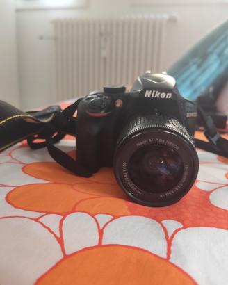 Macchina fotografica Nikon D3400 con accessori