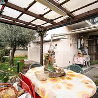 3 LOCALI CON GIARDINO SENZA SPESE E AMPIO BOX