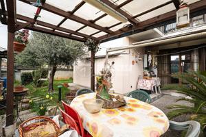 3 LOCALI CON GIARDINO SENZA SPESE E AMPIO BOX