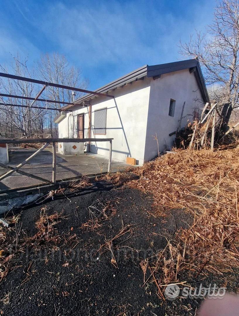 Casetta con 4.000mq di terreno a Zafferana Etnea - Vista 5