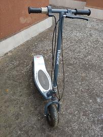Monopattino elettrico Razor E300