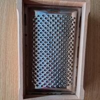 grattugia parmigiano inox con raccoglitore legno