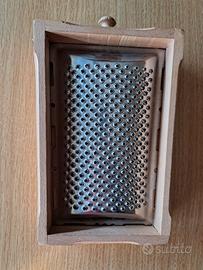 grattugia parmigiano inox con raccoglitore legno