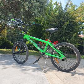  Bicicletta  bmx 