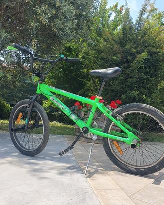  Bicicletta  bmx 