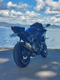 Yamaha R7