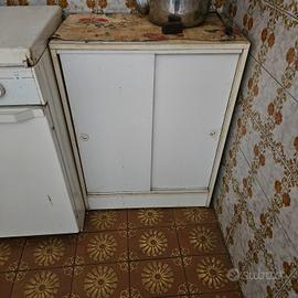 armadietto da cucina 