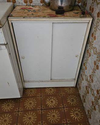 armadietto da cucina 