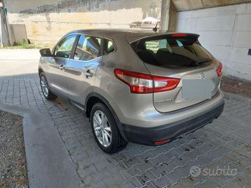 Nissan qashqai 2015