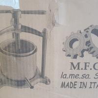 torchio acciaio inox 5 litri per uva  nuovo