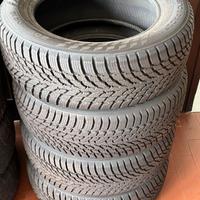 4 pneumatici Nokian 205/60 R16 96H nuovi invernali