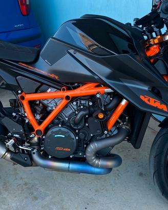 ktm 1290 super duke r