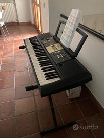 Tastiera digitale Yamaha con 61 tasti+supporto