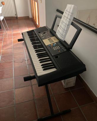 Tastiera digitale Yamaha con 61 tasti+supporto