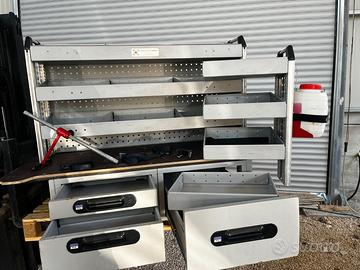 Allestimento cassettiera scaffalatura per furgone