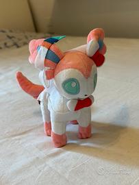 Pokemon Peluche Sylveon Nymphali Feelinara 20cm