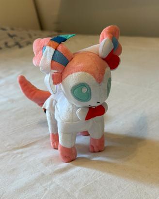 Pokemon Peluche Sylveon Nymphali Feelinara 20cm