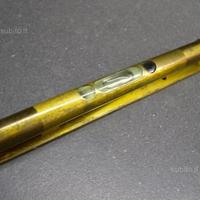 Antica livella a bolla in ottone con custodia