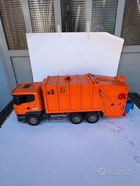 BRUDER 03760 Camion dei rifiuti MAN TGS