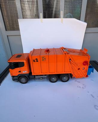 BRUDER 03760 Camion dei rifiuti MAN TGS