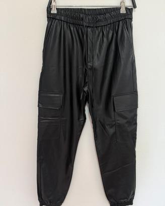 Pantaloni neri in Ecopelle di Zara da donna Tg. S