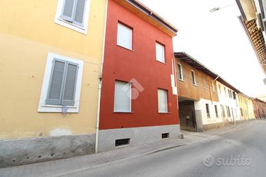 CASA DI CORTE A MAGENTA