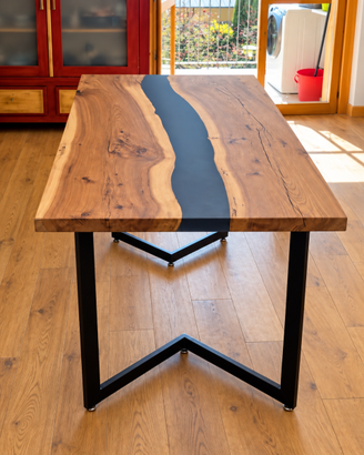 Tavolo in legno e resina 140x80 cm