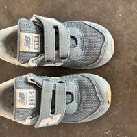 Scarpe ginnastica Newbalance strappi num 25