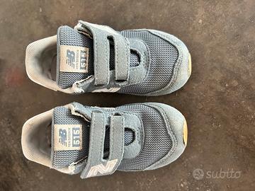 Scarpe ginnastica Newbalance strappi num 25