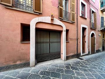 Palazzo / Stabile di 278 m² con più di 5 locali a 