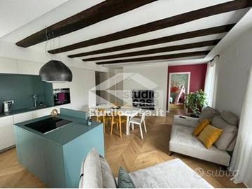 LUSSUOSO APPARTAMENTO NEL CUORE DI ROVERETO