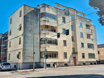 PRIMO PIANO CON BALCONE E CANTINA