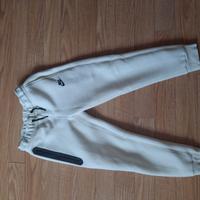 pantaloni Nike tech bianco panna