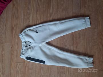 pantaloni Nike tech bianco panna