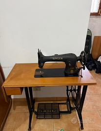 Macchina da cucire vintage in ghisa Singer