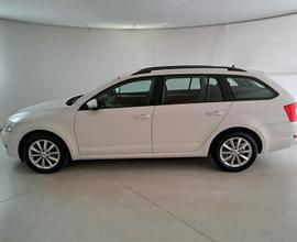 SKODA OCTAVIA WAGON 1.6 TDI CR DSG Executive