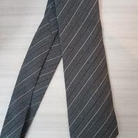 Cravatta Pancaldi grigia 50% seta 50% lana.
