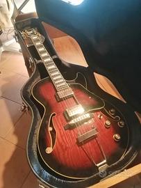 Chitarra elettrica Ibanez AG95QA-DBS con custodia.