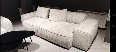 divano di alta firma, nuovo ancora da finire 