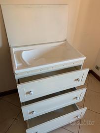 Cassettiera, fasciatoio bebe’, bagnetto