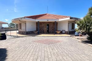 Villa di design mq.200 con mq.1000 di esterno