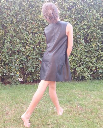 Vestito di ecopelle nero da bambina