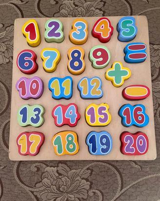 Puzzle dei numeri in legno
