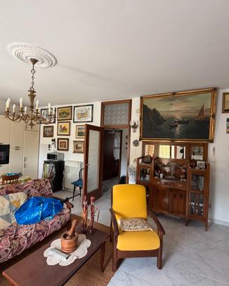 Appartamento al Secondo Piano con Ampio Garage