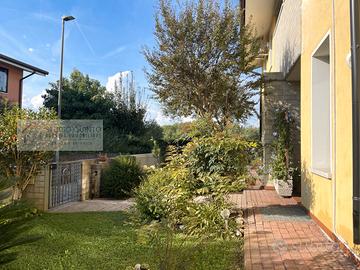 Villa a schiera ristrutturata con giardino privato