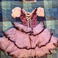 Costume con volant