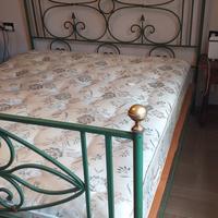 Letto mattimoniale in ferro