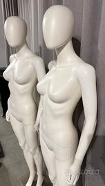 Manichino. Due manichini da vetrina