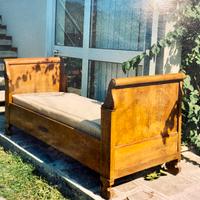 Letto a barca dell’inizio del Novecento