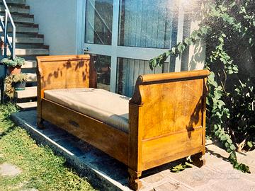 Letto a barca dell’inizio del Novecento